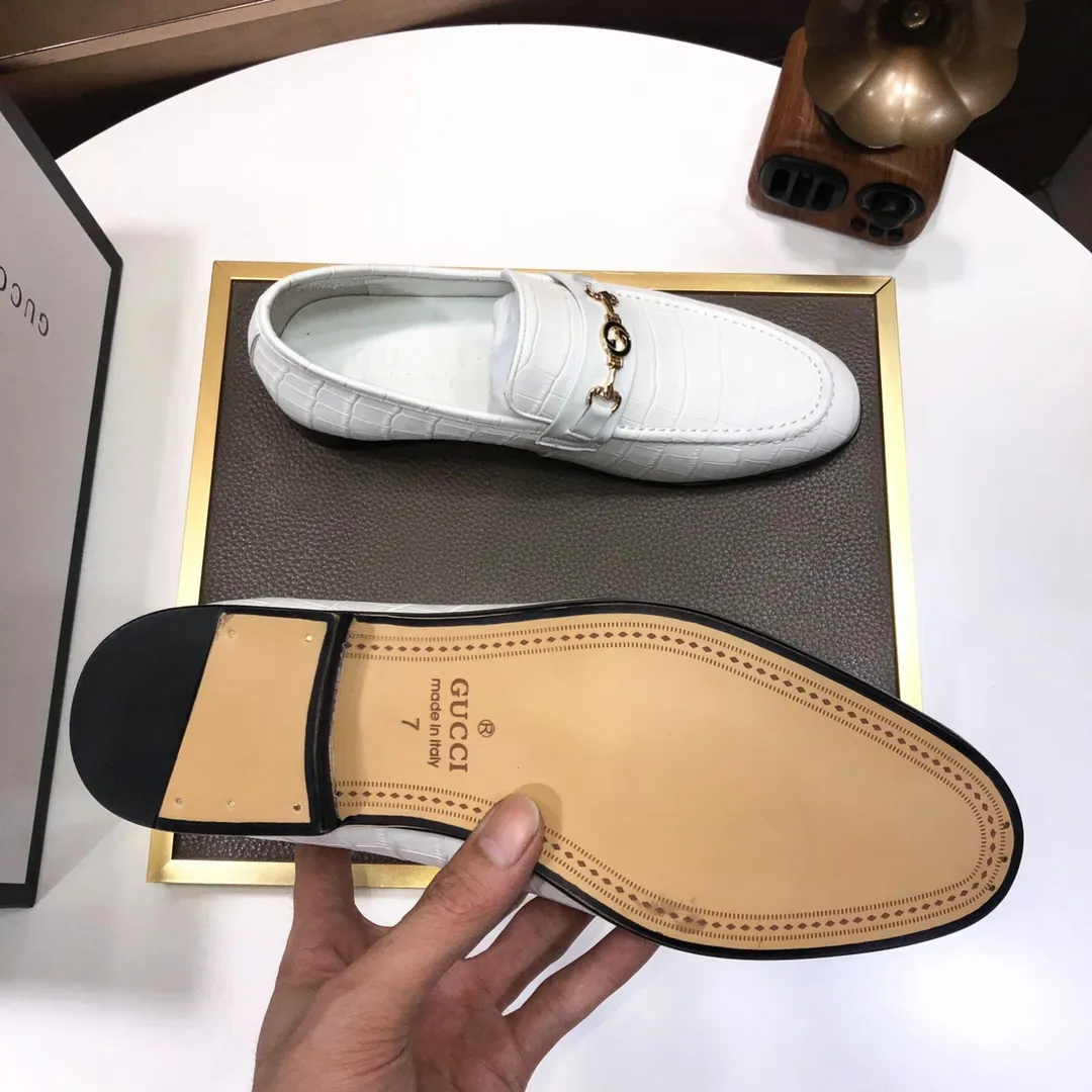 Men's shoes💰500💰Italy's top luxury men's shoe giant (GUCCI) (Gucci) (full cowhide lining) new arrival🍃Original European style🔰 Pleasant to the eye😍In order to make the shoes more durable and non-deformable🌀The production continues to follow traditional methods but there is still no lack of innovation💪Choose original sheepskin for the leather♻️ Smooth and natural And extra bright ⭐Made of imported cowhide, the first choice of rich people 38-45 (45 customized)